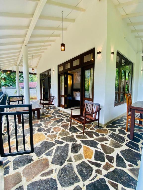 White Villa Goyambokka exterior view